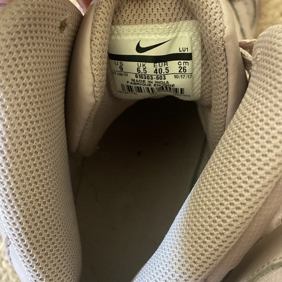 Nike Lilac Hightops - Picture 6 of 6